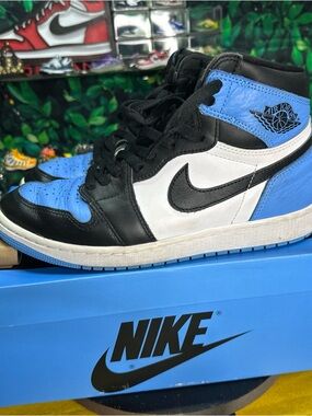 Jordan 1 High OG UNC Toe Size 9M/10.5W